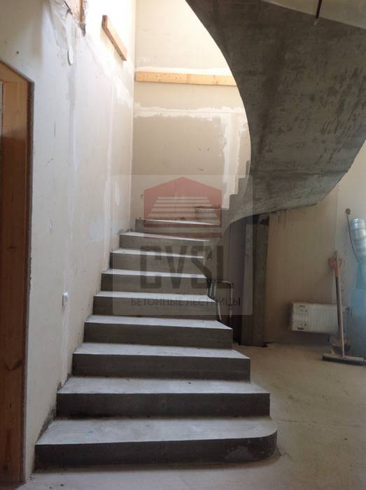 бетонная лестница в частном доме на второй этаж